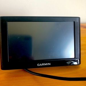 Garmin GPS Nuvi Portable Navigation System 14501615-10 and car plug